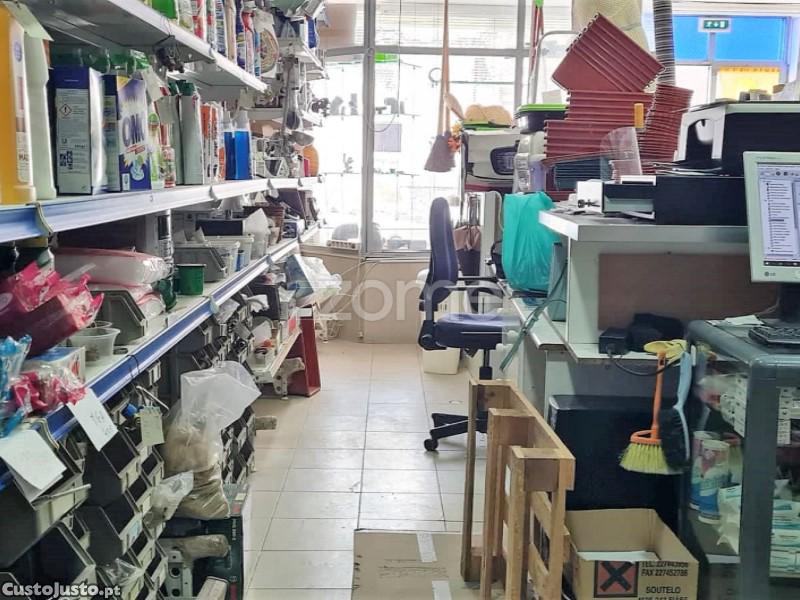 Trespasse De Drogaria Em Coimbrões