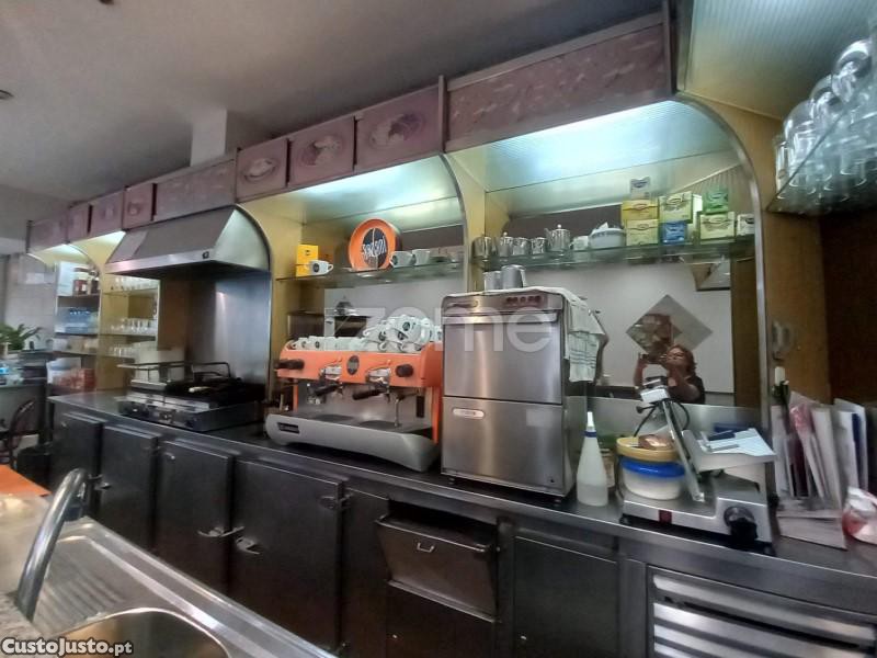 Espaço Comercial – Á Constituição, Paranhos, Porto