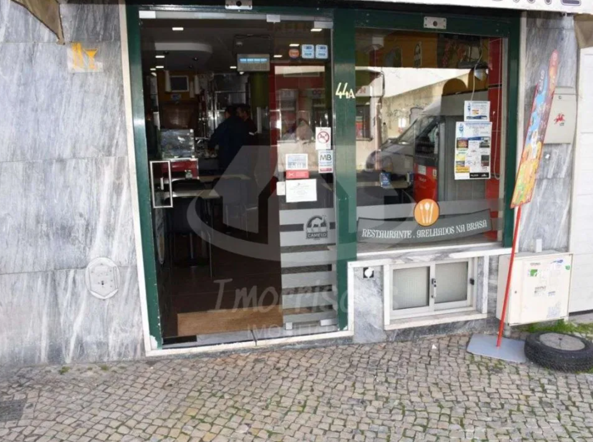 Restaurante em funcionamento em Vale de Figueira, São João da Talha