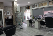 Oportunidade Única! Loja com Salão Cabeleireiro, Equipado