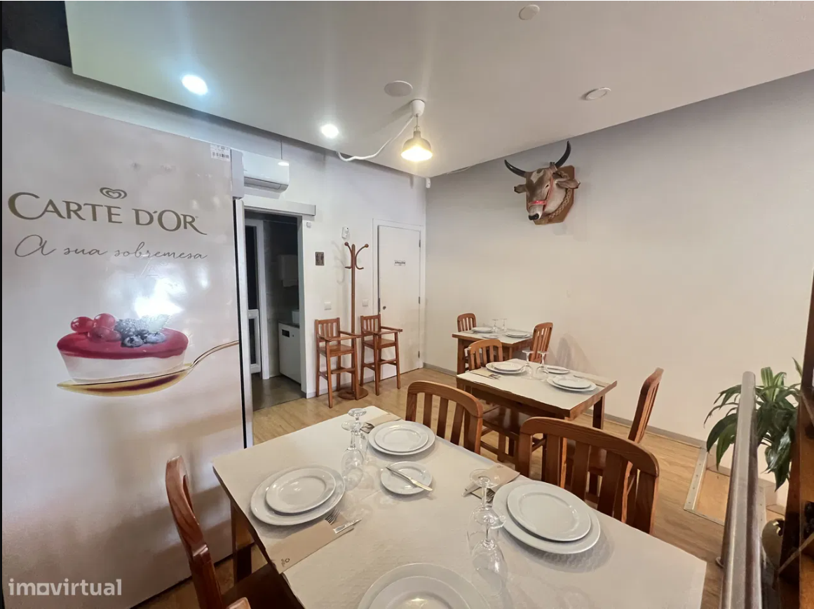 Restaurante em Funcionamento Perto do Baleal