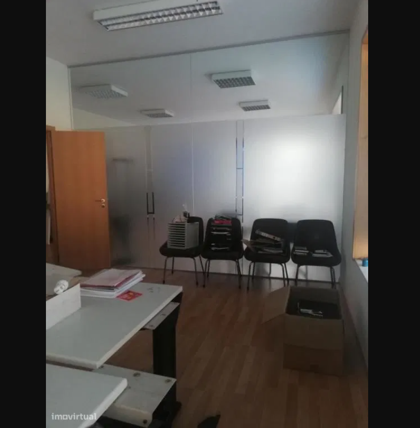 Escritório C/Varias Salas, WC -S. Mamede Infesta