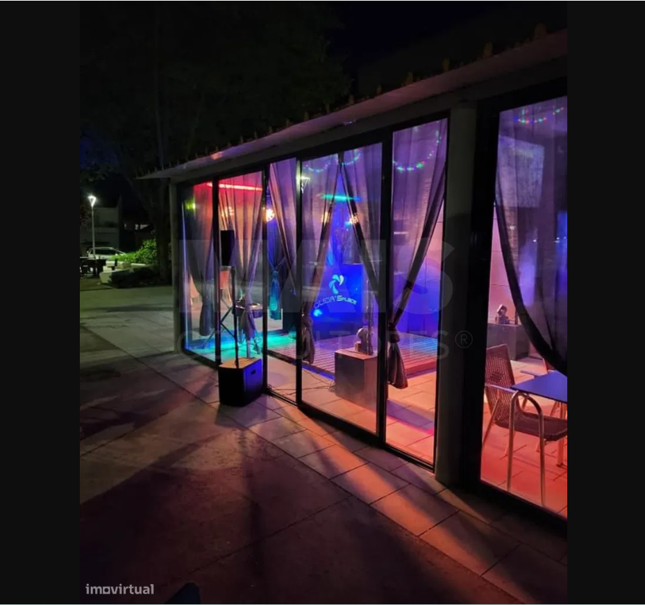 Cafe/Bar em pleno funcionamento