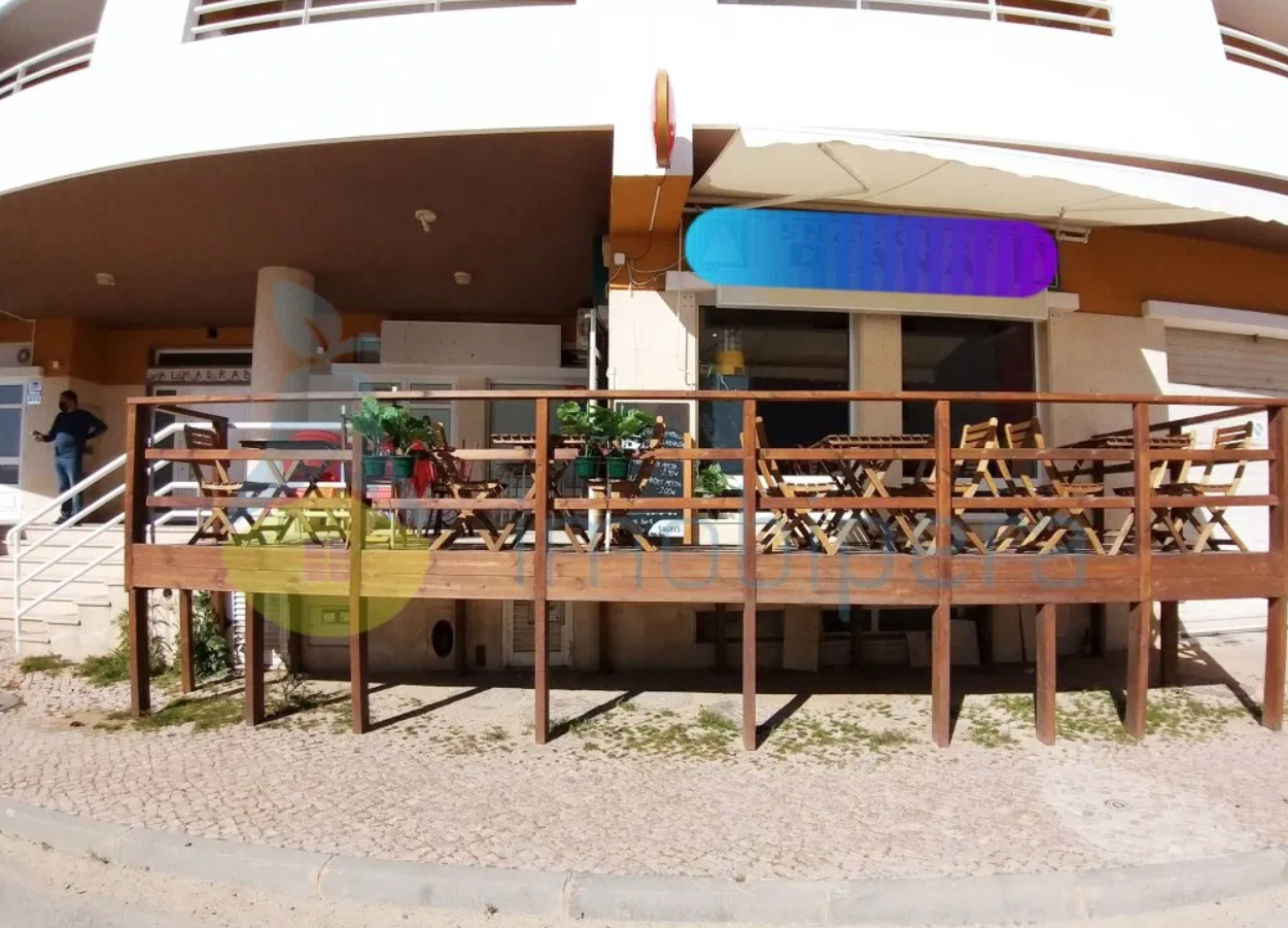 Snack Bar todo equipado em zona revitalizada, a 50 metros