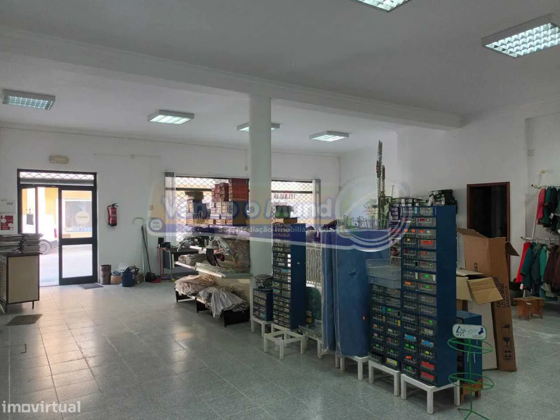 Loja no centro de Marinhais