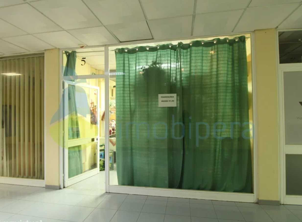 Loja para venda em Carvoeiro
