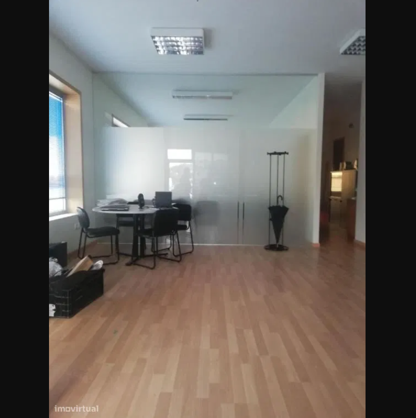 Escritório C/Varias Salas, WC -S. Mamede Infesta