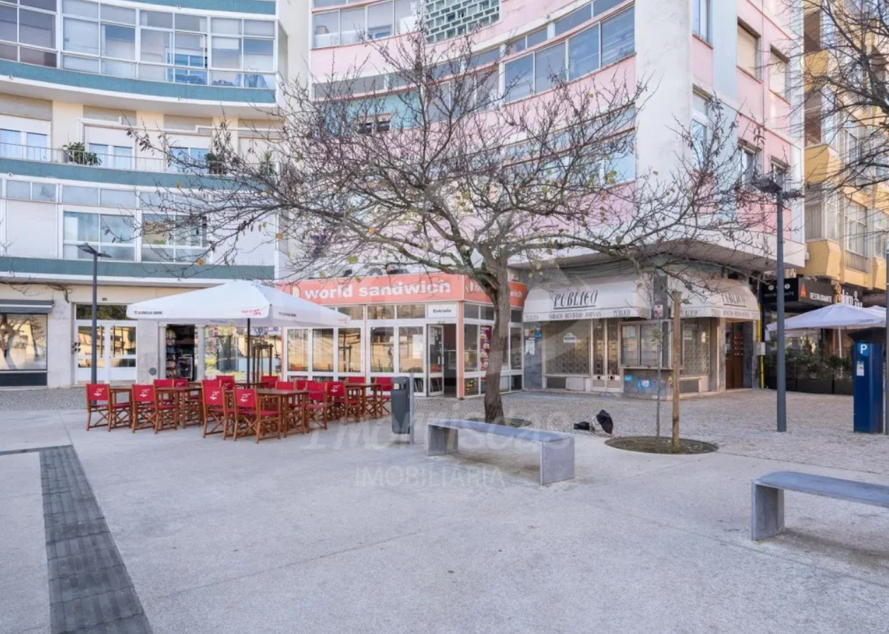 Restaurante totalmente equipado em São Domingos de Benfica, para trespasse